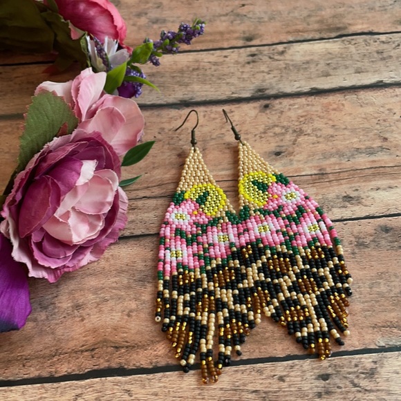 Leopard beaded earring - Picture 4 of 5